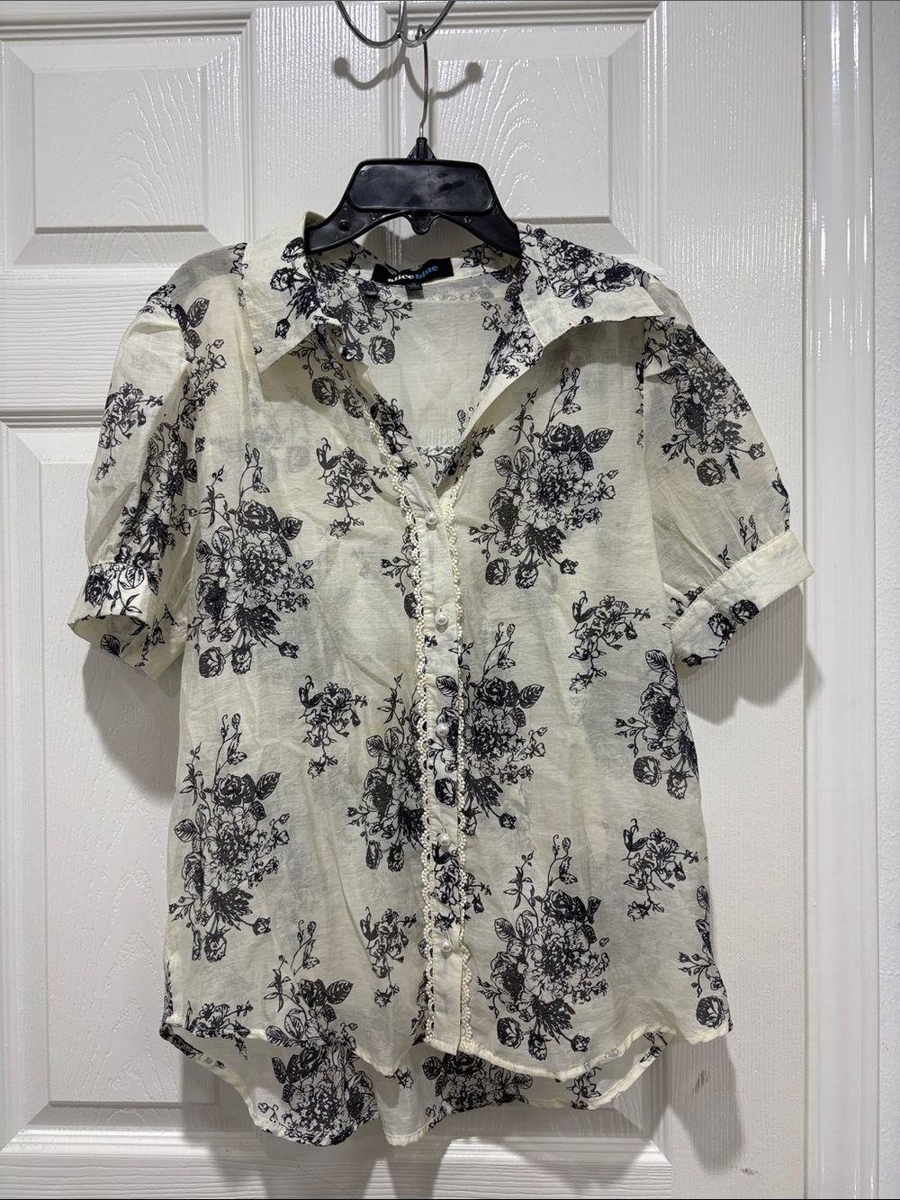 Women's Black Floral Button-Front Blouse - Ivory